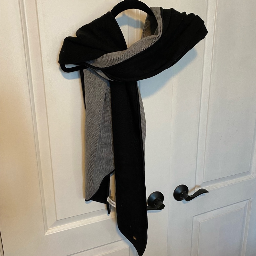 Calvin Klein thin knit Two tone scarf